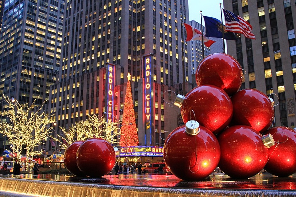 , Tourist Christmas in NYC vs the Local Experience in 2022