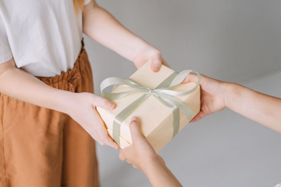 Why You Should Never Carry Packages or Items for Other People When Traveling Internationally